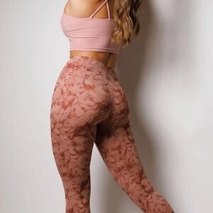 Salty Honey “Formed” Tie-Dye Leggings in Pink